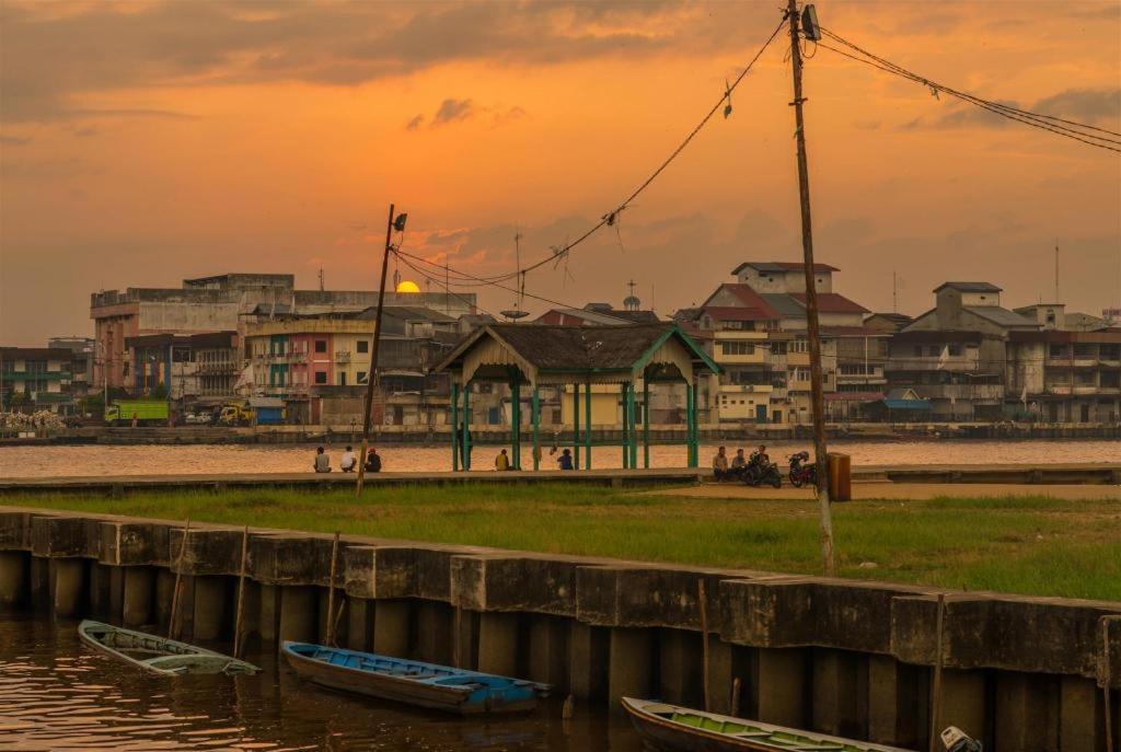 Borneo Hotel Pontianak Kültér fotó