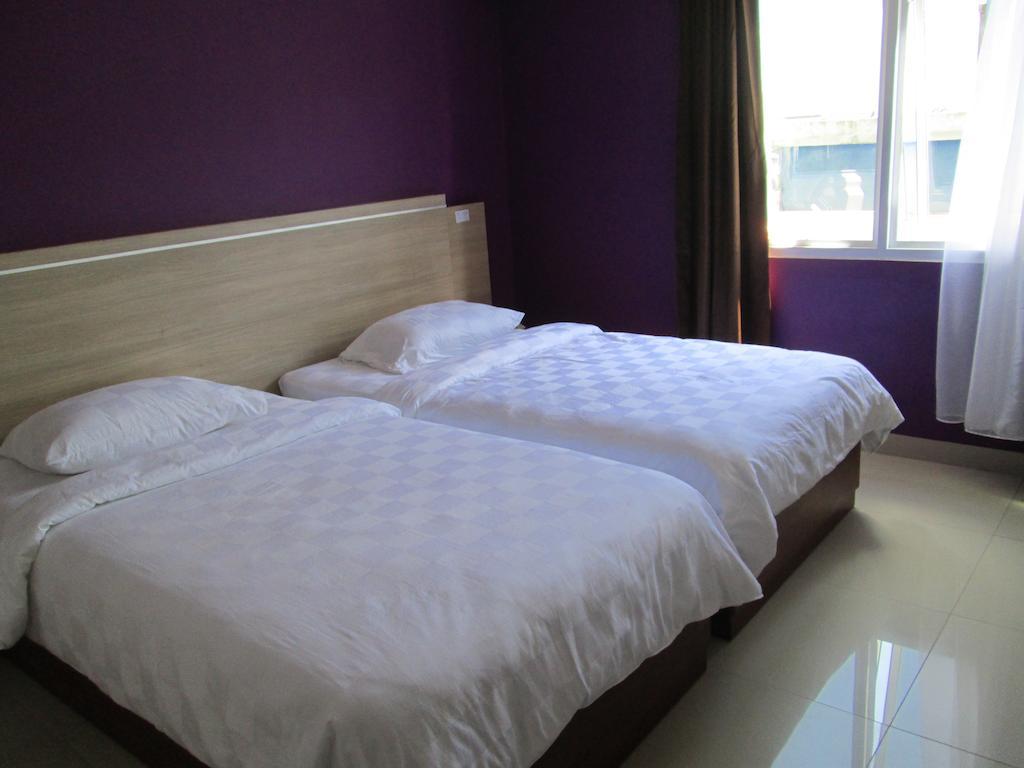 Borneo Hotel Pontianak Szoba fotó