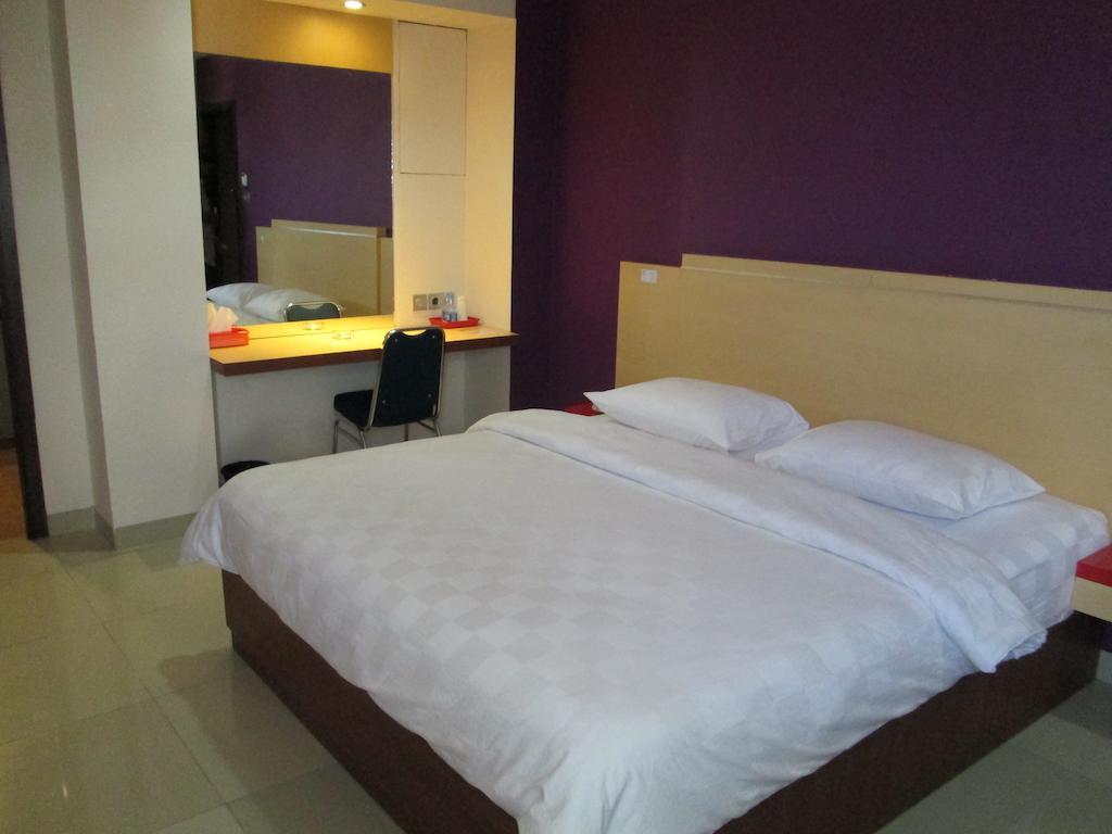 Borneo Hotel Pontianak Szoba fotó
