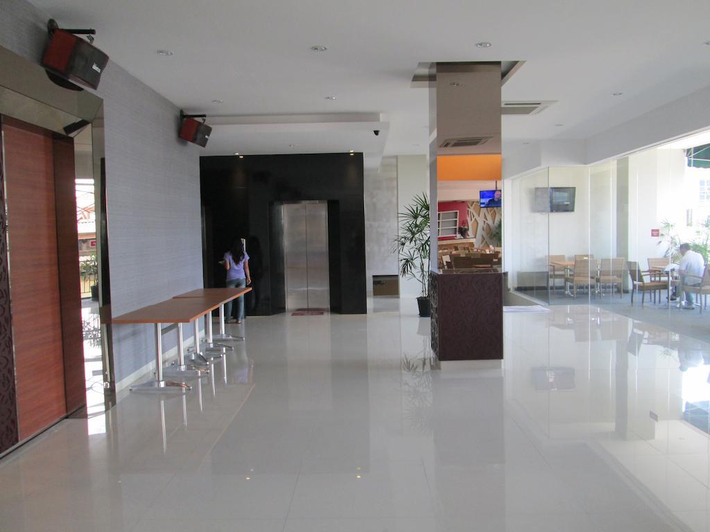 Borneo Hotel Pontianak Kültér fotó